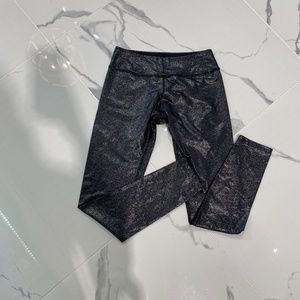 Beyond Yoga | Shiny Leggings